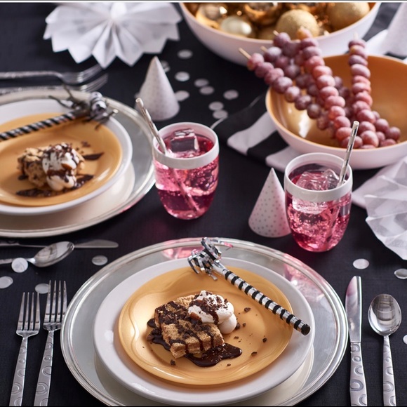 Tupperware Gold Chic Dining Set - Picture 5 of 8